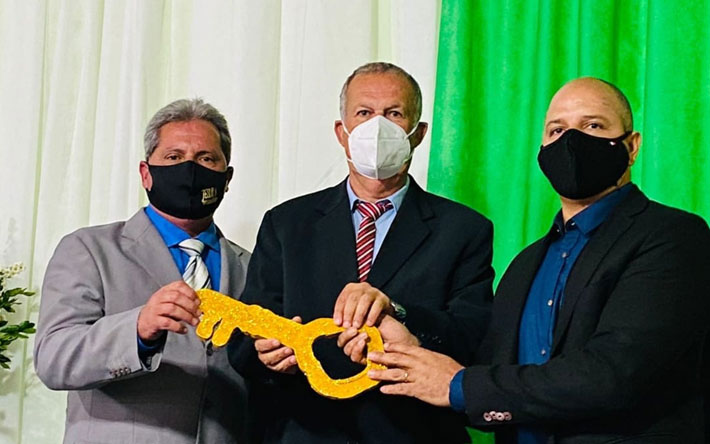 Ricardo e Pedrinho tomam posse e são recebidos com entusiasmo na Prefeitura