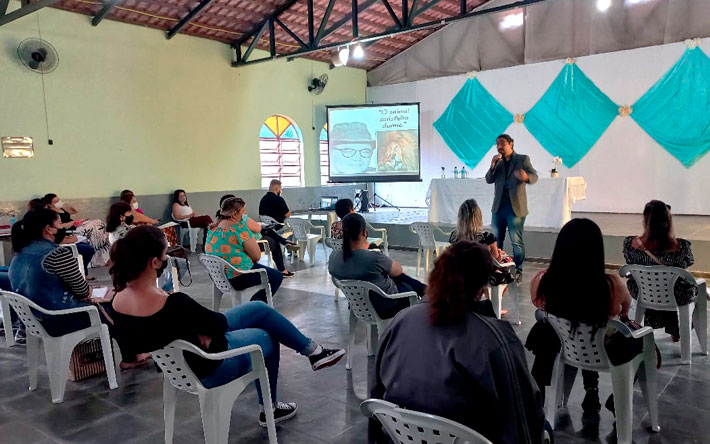 Profissionais da rede municipal de ensino participam de palestra na Abertura do Ano Escolar 2022